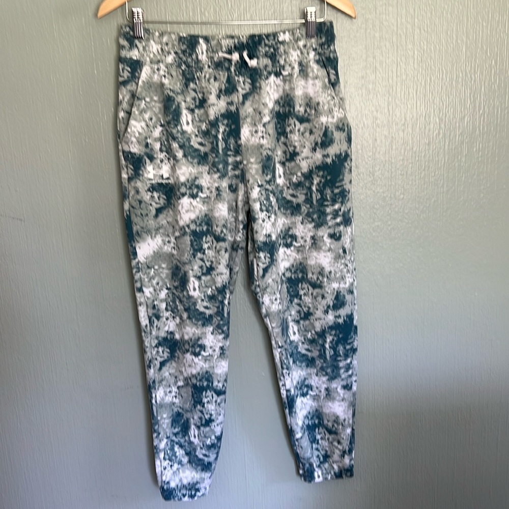 Women’s Under Armour jogging pants Size small